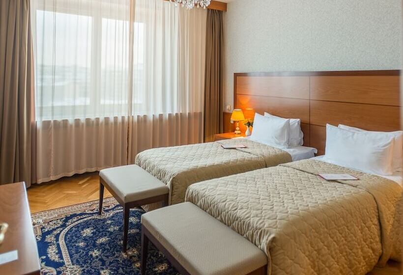 주니어 스위트, President