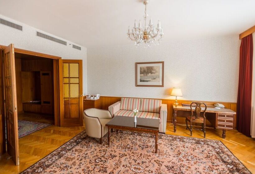 주니어 스위트, President