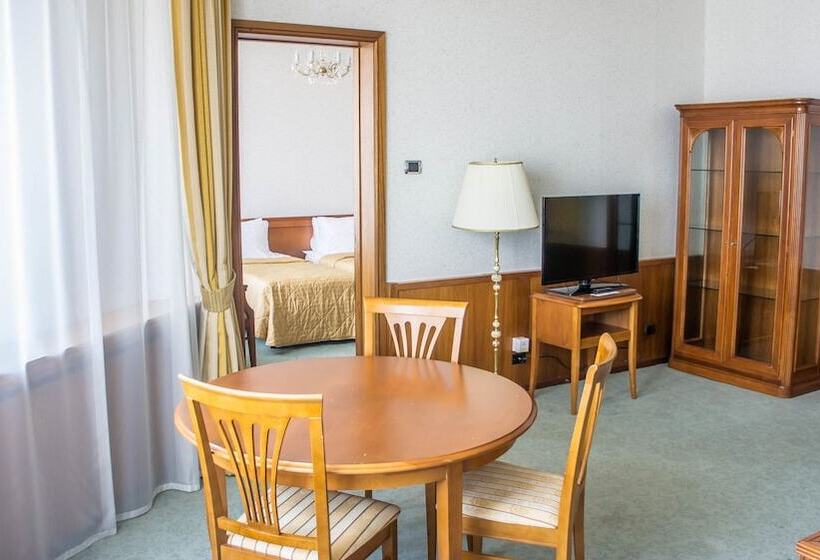 주니어 스위트, President