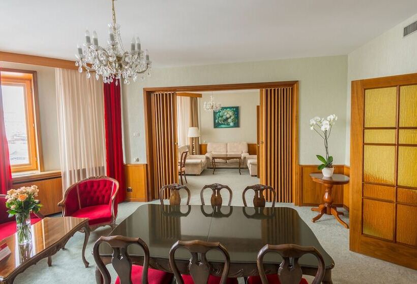 스위트, President