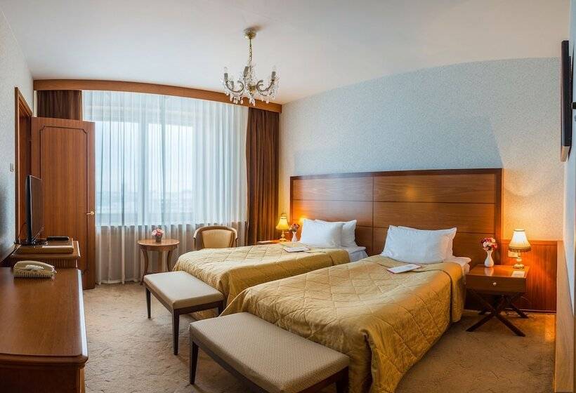 주니어 스위트, President