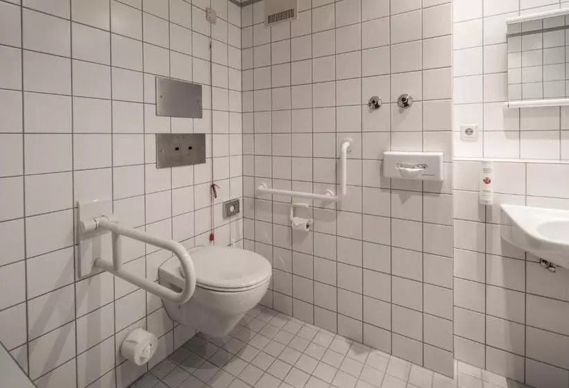 اتاق استاندارد یک تخته برای معلولان, Ramada By Wyndham Dresden
