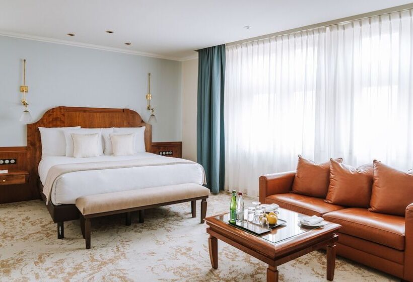 سوییت جونیور, Villa Florentine