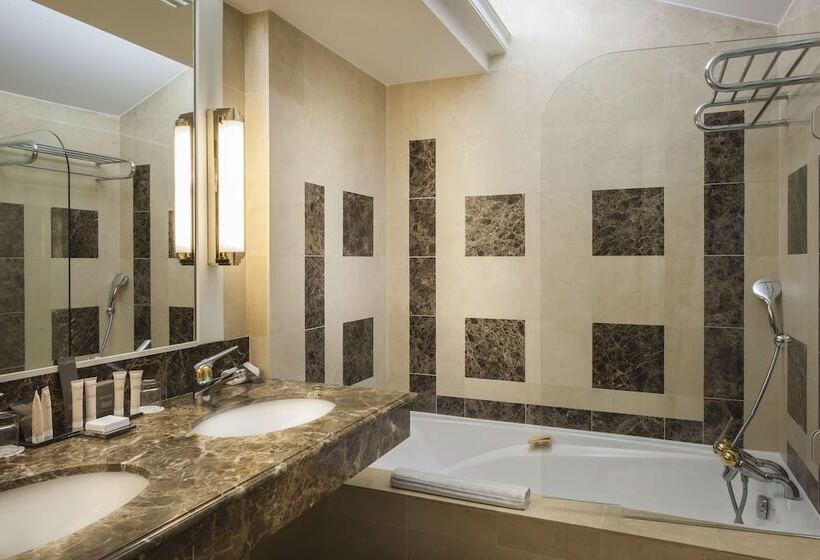 اتاق لوکس, Villa Florentine