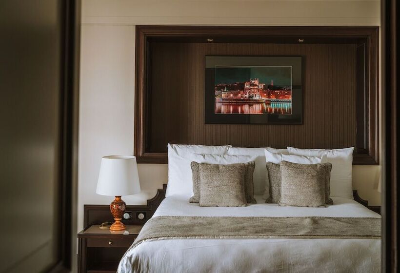 اتاق لوکس, Villa Florentine