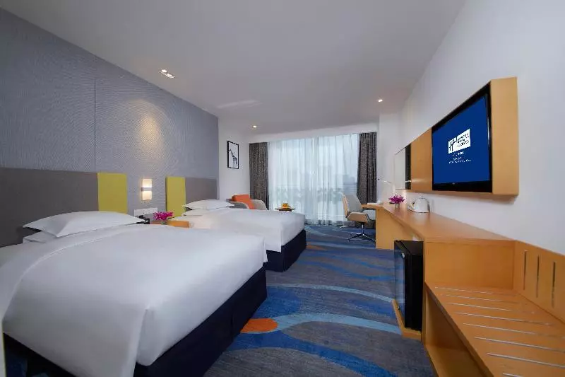 اتاق لوکس, Days Inn & Suites By Wyndham Sault Ste. Marie On