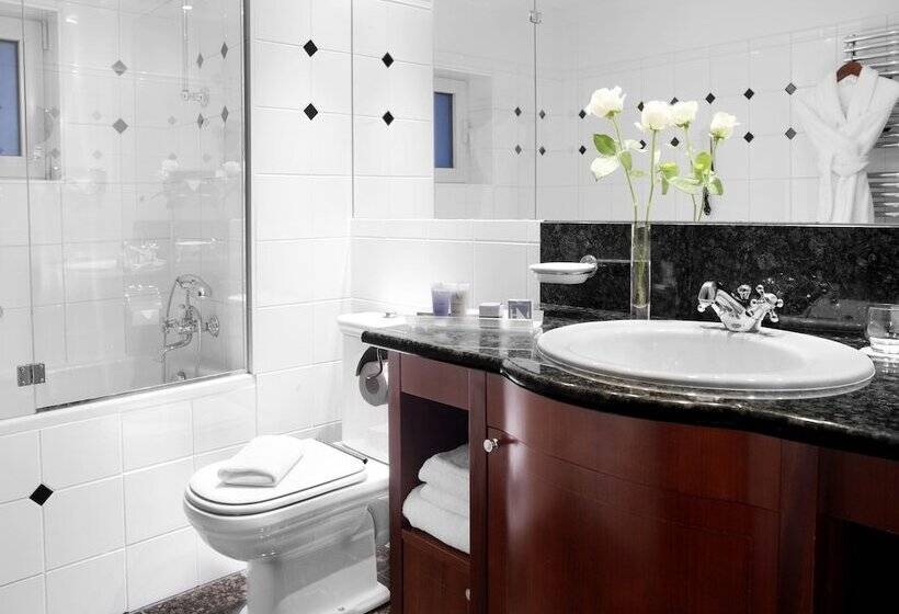 اتاق لوکس سه تخته, Eurostars Montgomery