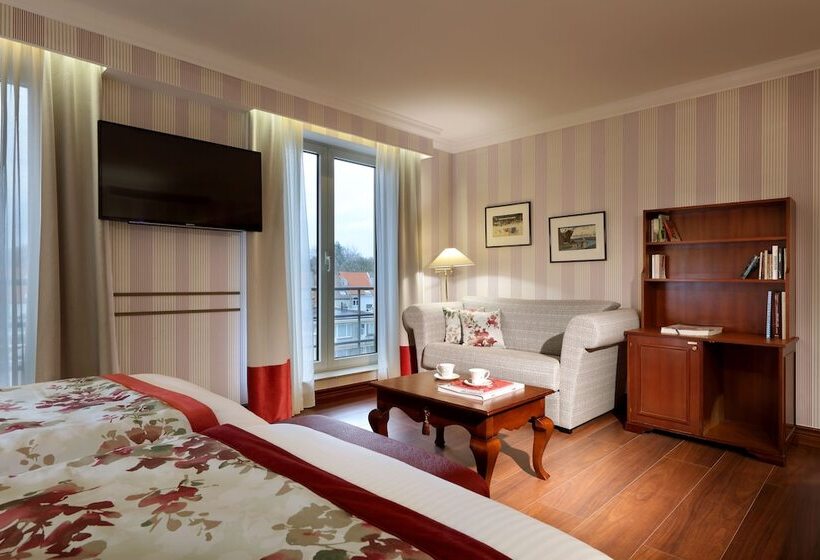 اتاق لوکس سه تخته, Eurostars Montgomery