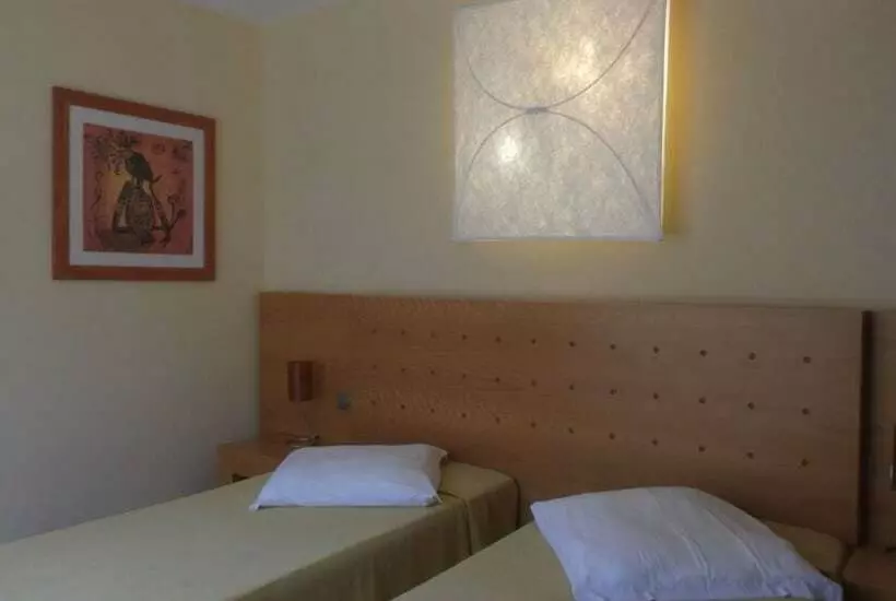 اتاق استاندارد سه نفره, Flag Hotel Foya Branca