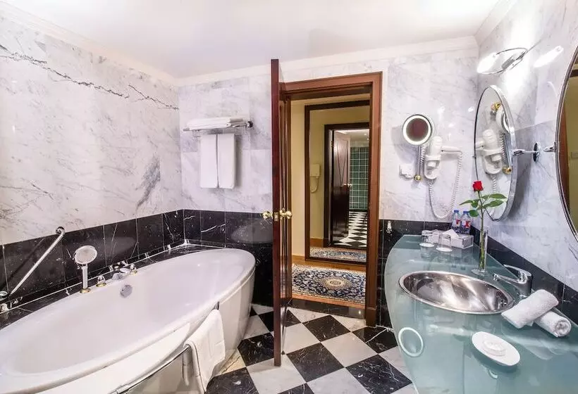 سوییت اجرایی, Grand Excelsior Hotel Deira