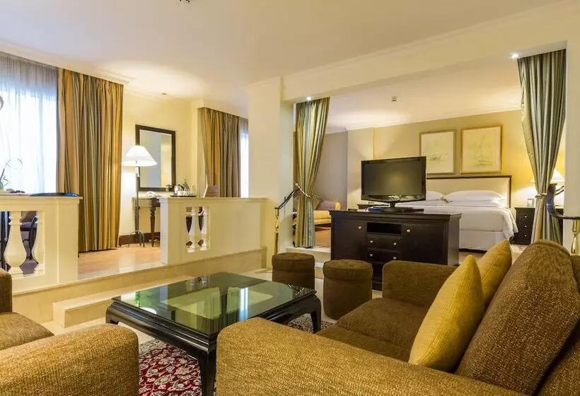 سوییت اجرایی, Grand Excelsior Hotel Deira