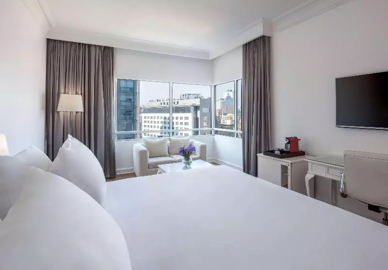 Quarto Superior, NH Collection Plaza Santiago