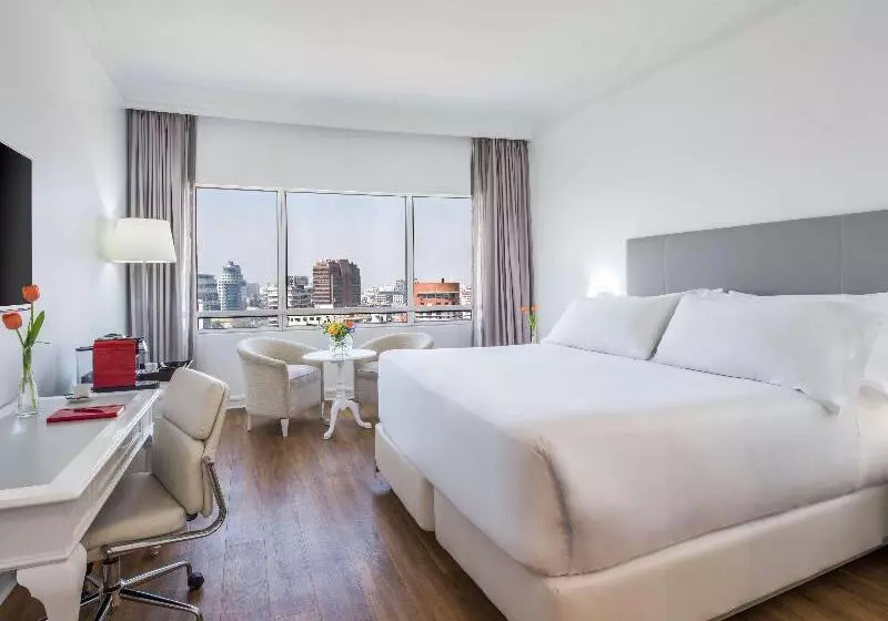 Quarto Superior, NH Collection Plaza Santiago