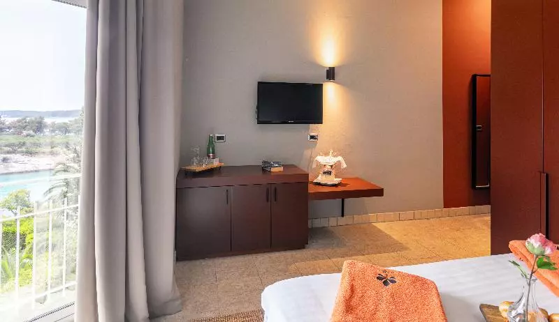 Quarto Superior, NH Collection Plaza Santiago