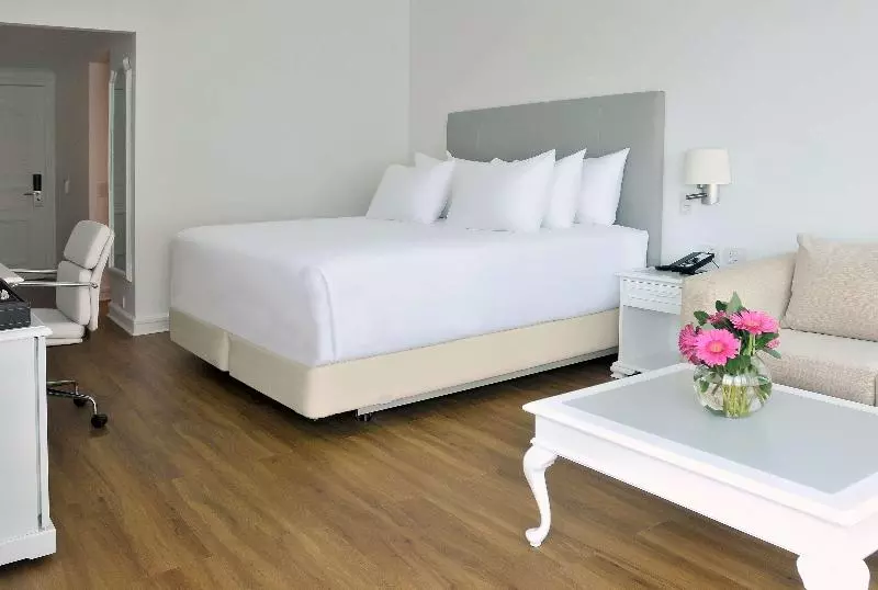 Quarto Superior, NH Collection Plaza Santiago