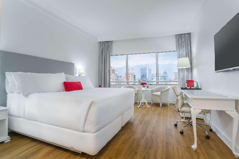 带观景的高级间, NH Collection Plaza Santiago