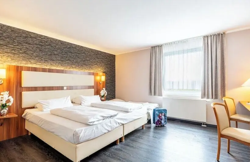 Comfort Kolmen Hengen Huone, Plaza Inn Zwickau
