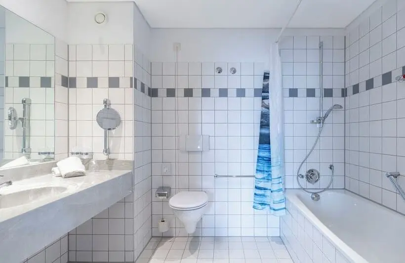 Comfort Kolmen Hengen Huone, Plaza Inn Zwickau