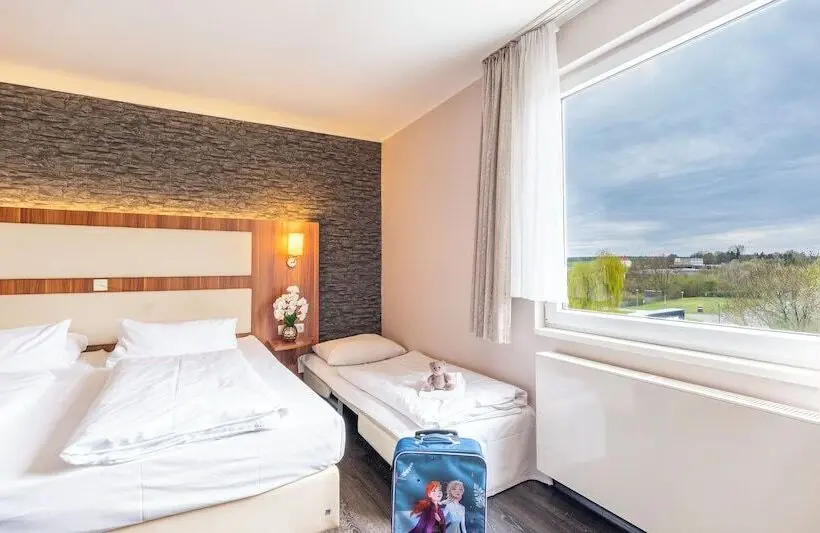 Comfort Kolmen Hengen Huone, Plaza Inn Zwickau
