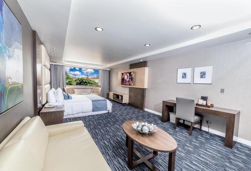جناح جونيور, Pueblo Amigo Hotel Plaza Y Casino