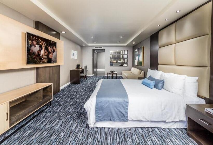 جناح جونيور, Pueblo Amigo Hotel Plaza Y Casino