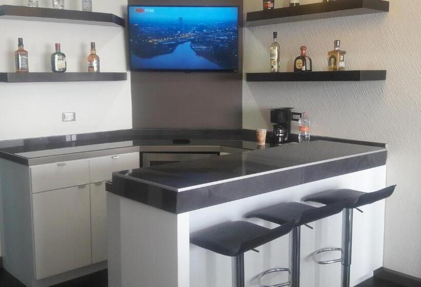 جناح رئاسى, Pueblo Amigo Hotel Plaza Y Casino