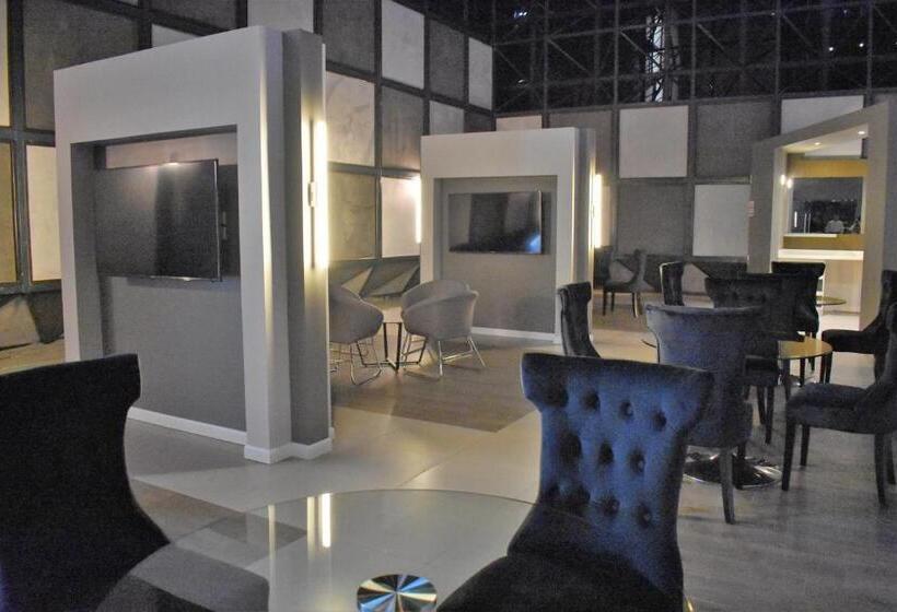 جناح جونيور إداري, Pueblo Amigo Hotel Plaza Y Casino