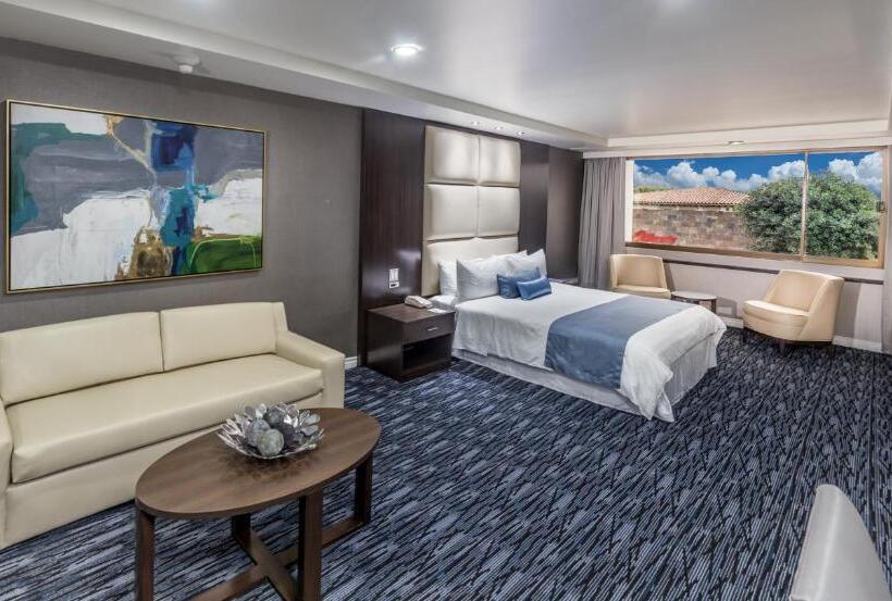 جناح جونيور إداري, Pueblo Amigo Hotel Plaza Y Casino