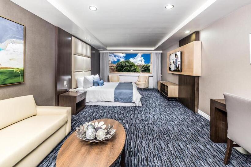 جناح جونيور إداري, Pueblo Amigo Hotel Plaza Y Casino