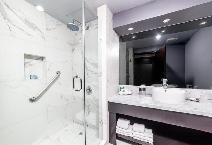 جناح جونيور إداري, Pueblo Amigo Hotel Plaza Y Casino