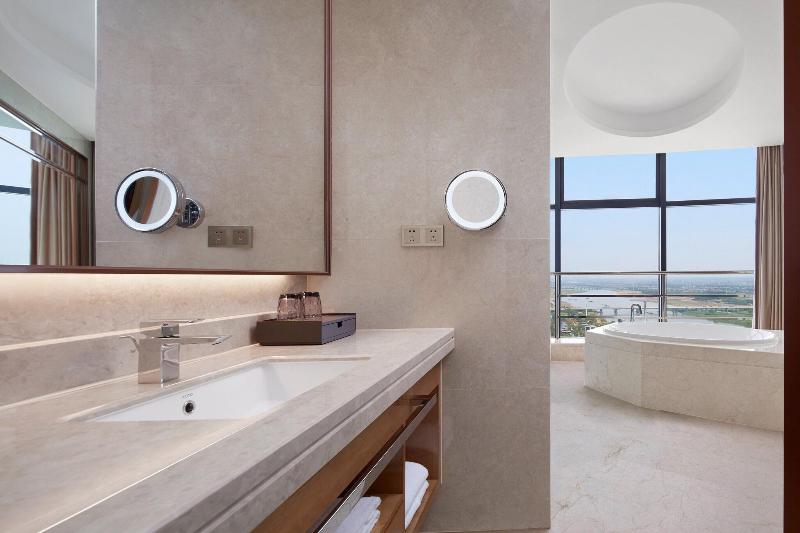 جناح جونيور إداري, Pueblo Amigo Hotel Plaza Y Casino