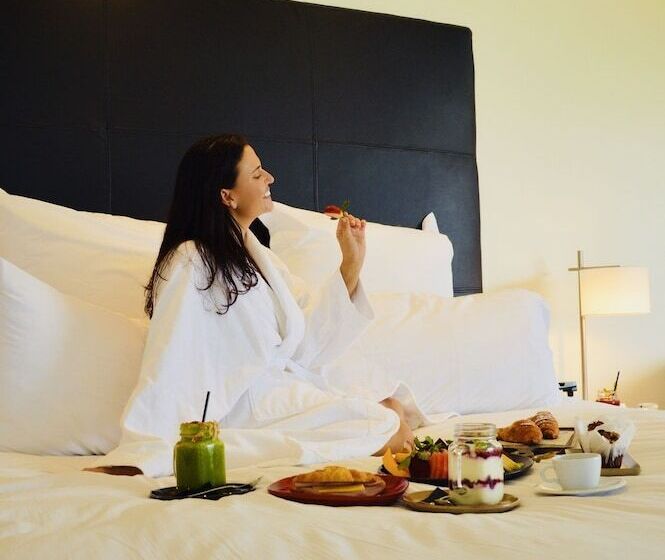 주니어 스위트 도시 전망, Pullman Reef Hotel Casino