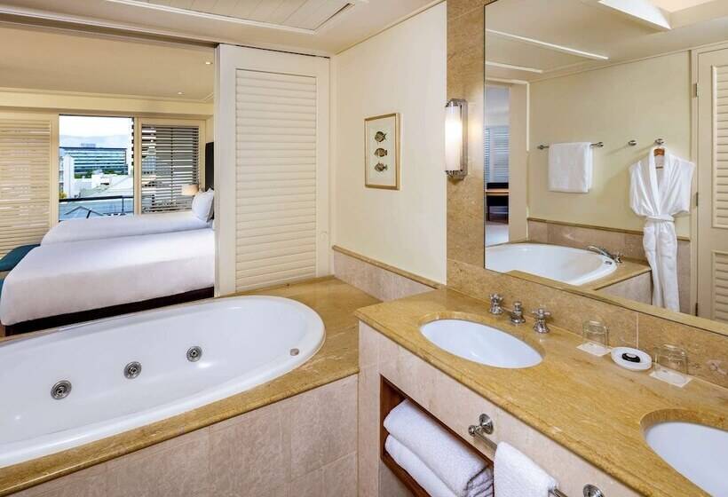 주니어 스위트 도시 전망, Pullman Reef Hotel Casino