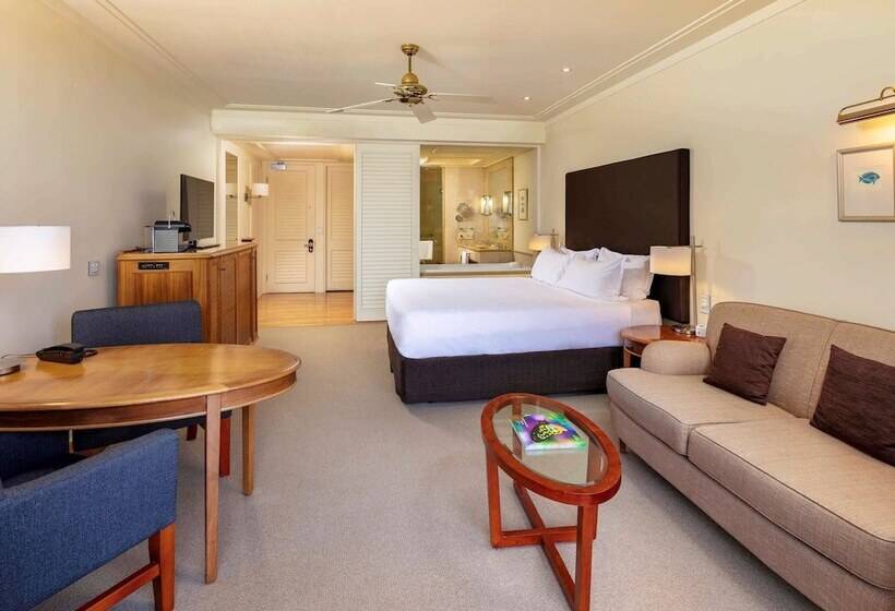 풀장 전망 디럭스 룸, Pullman Reef Hotel Casino