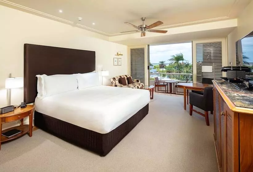プールの見えるデラックスルーム, Pullman Reef Hotel Casino