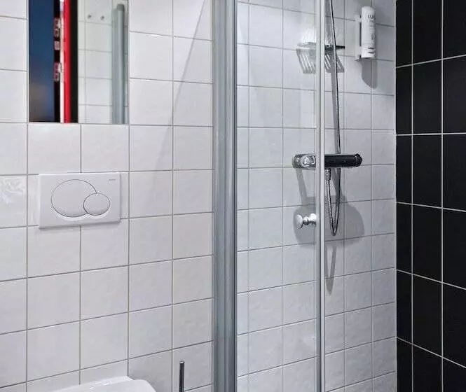 اتاق خانوادگی, Quality Hotel 11 & Eriksbergshallen