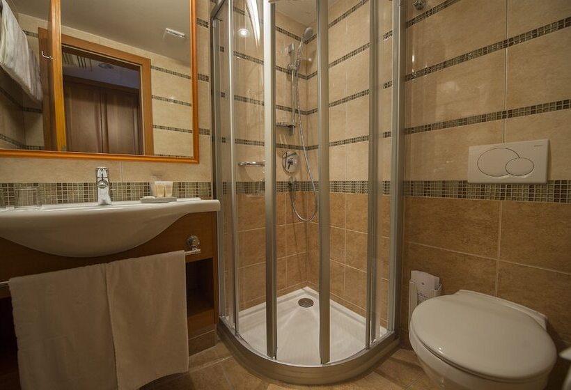 חדר קומפורט, Three Corners Hotel Art