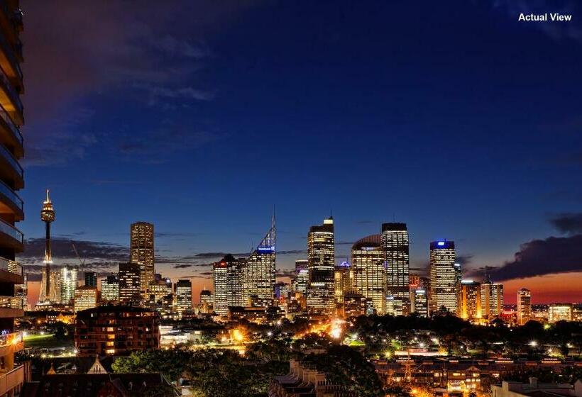 استودیو استاندارد با چشمانداز, Macleay