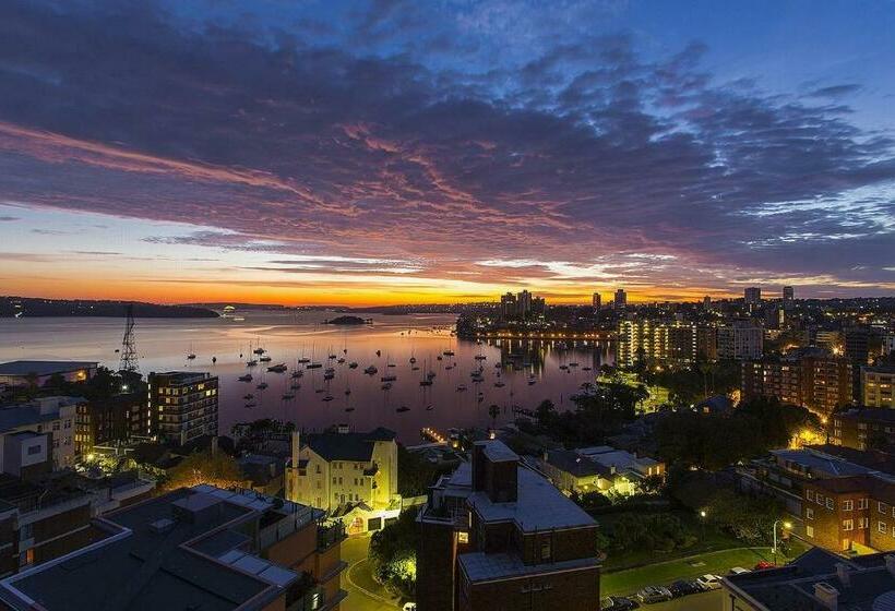 استودیو استاندارد با چشمانداز, Macleay