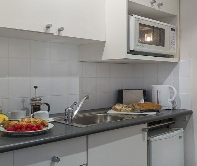 استودیو استاندارد با چشمانداز, Macleay