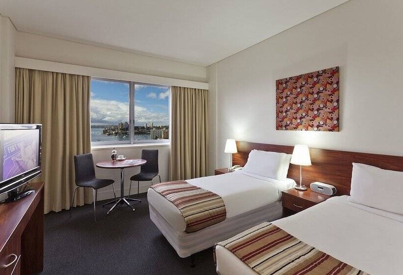 استودیو استاندارد با چشمانداز, Macleay