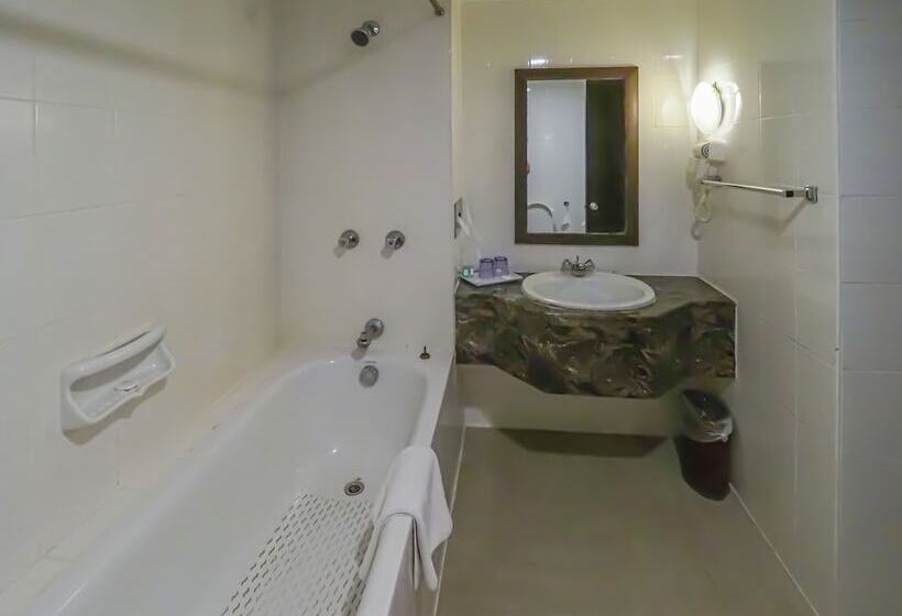 اتاق لوکس با تخت بزرگ, Howard Johnson By Wyndham Kuala Lumpur 118