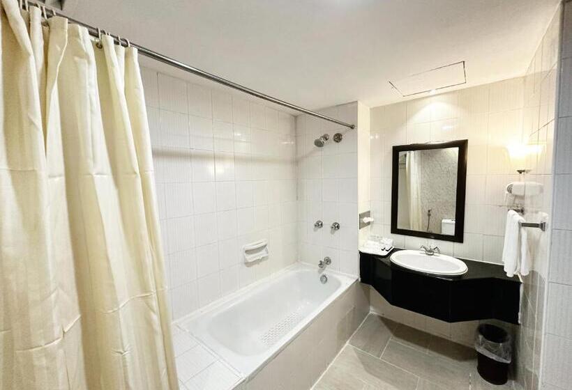 اتاق لوکس چهار تخته, Howard Johnson By Wyndham Kuala Lumpur 118