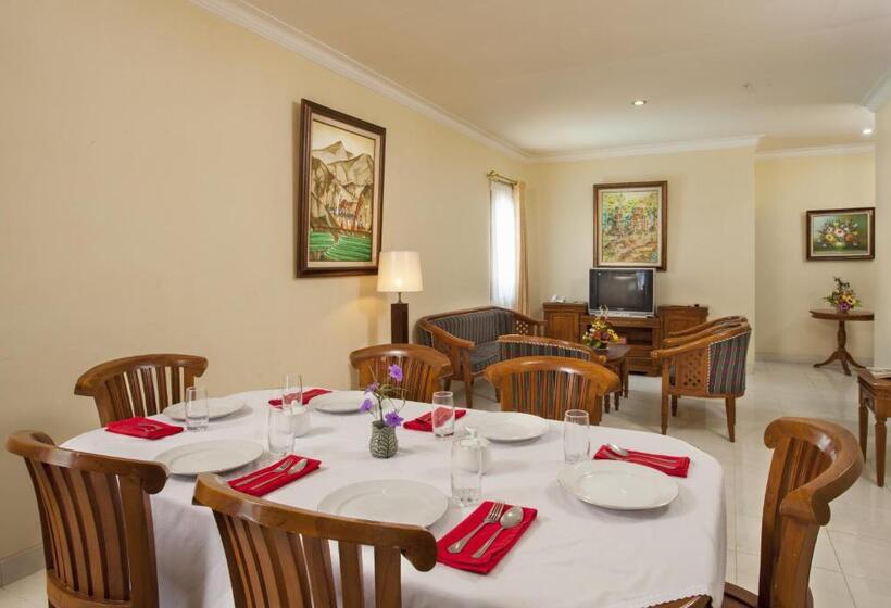 חדר משפחתי, At The Beach Candidasa