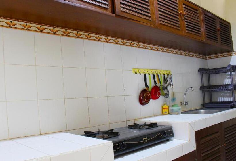 חדר משפחתי, At The Beach Candidasa