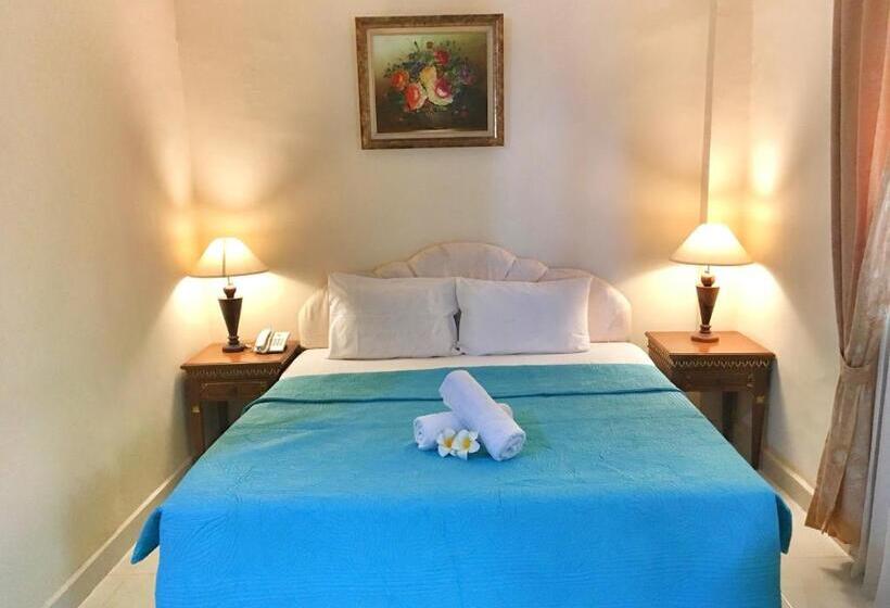 חדר משפחתי, At The Beach Candidasa