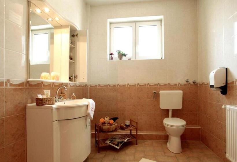 3-Bett-Standardzimmer, Família Vendégház