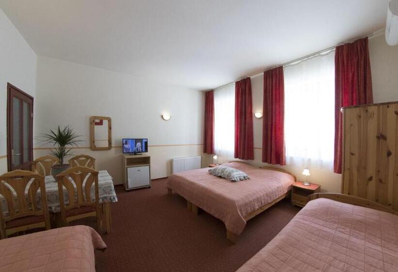 4 Bett Standardzimmer, Família Vendégház