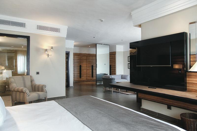 סוויטת ג'וניור נוף לים, Hotel Riu Tikida Dunas  All Inclusive