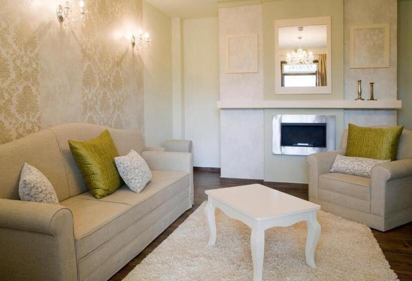 جناح, Varga Tanya